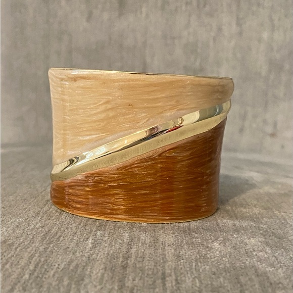 Banana Republic Vintage 90s Wide Enamel Cuff Bracelet Hinged Tan Beige Gold - Picture 4 of 4